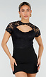 Zwarte Kant Top met Korte Mouwen en Cut Out
