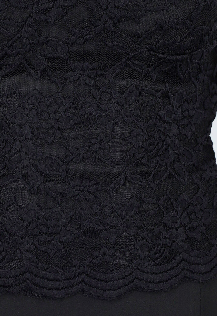 Zwarte Kant Top met Korte Mouwen en Cut Out