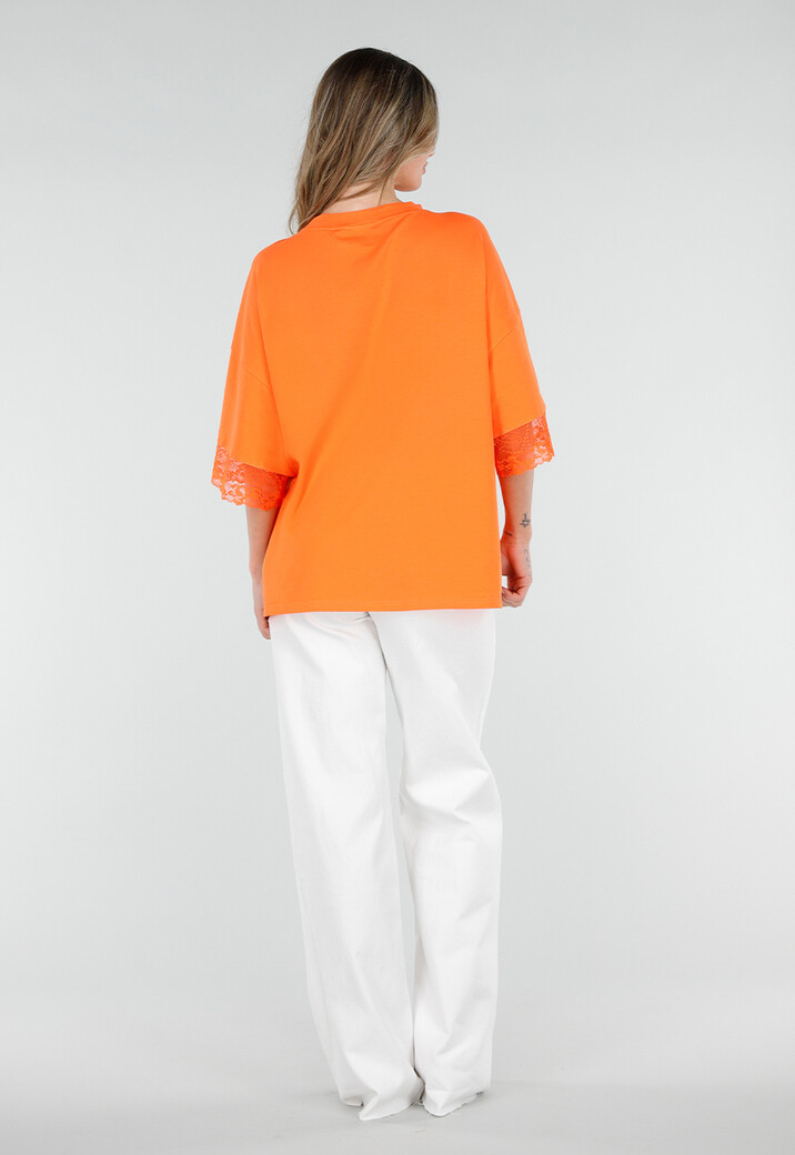 Oranje Oversized T-Shirt met Borduursel en Kanten Mouwen