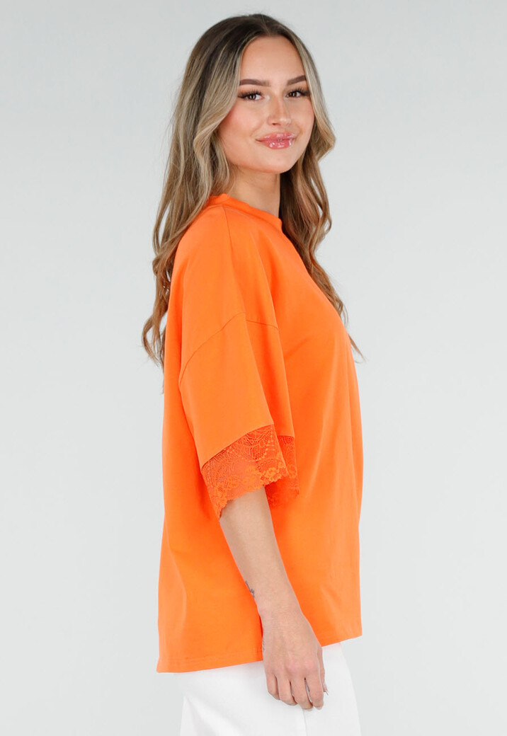 Oranje Oversized T-Shirt met Borduursel en Kanten Mouwen