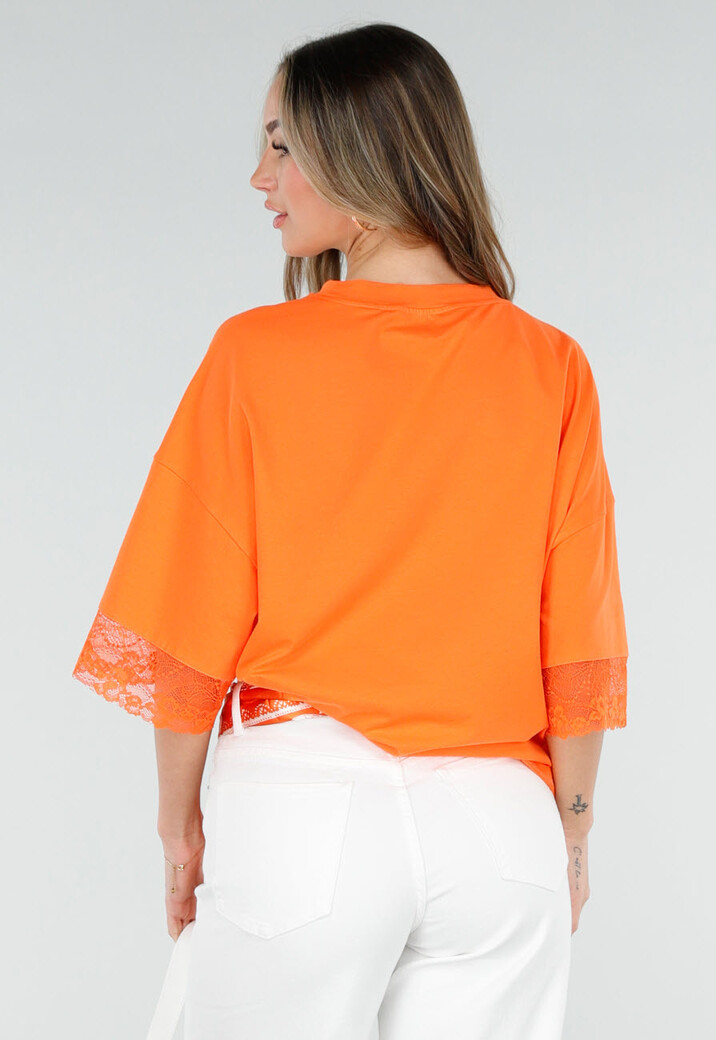 Oranje Oversized T-Shirt met Borduursel en Kanten Mouwen