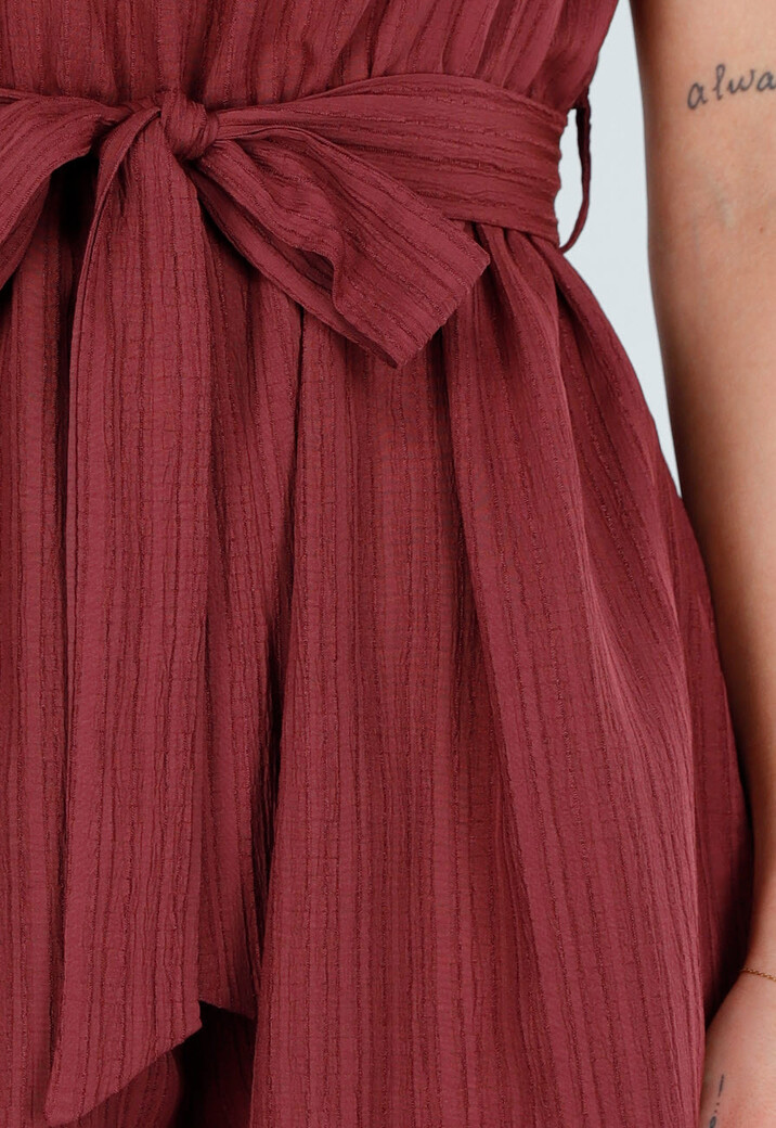 Bordeaux Playsuit met One Shoulder en Strik Tailleband