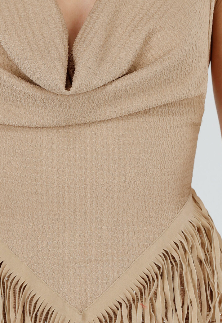 Beige Halter Top met Fringe Zoom en Open Rug