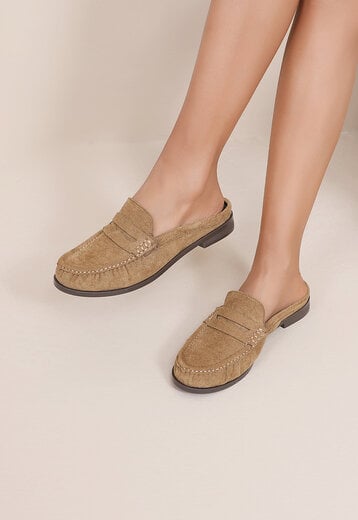 Beige Suède Instap Muiltjes met Platte Zool