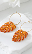 Gouden Oorbellen met Oranje Blad Hanger