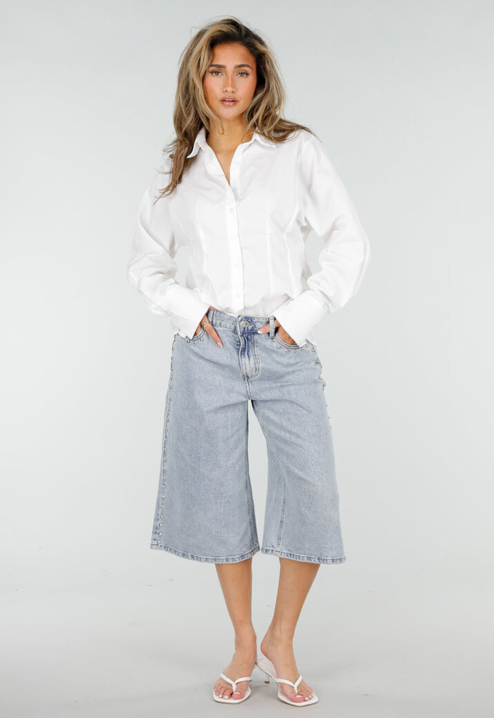 Lichtblauwe Denim Bermuda Shorts met Studs en Rechte Pijpen