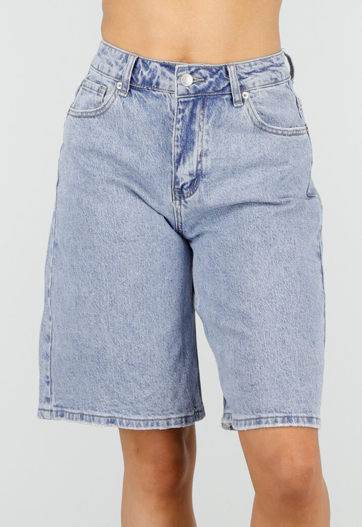 Lichtblauwe Denim Bermuda Shorts met Rechte Pijpen en Zakken