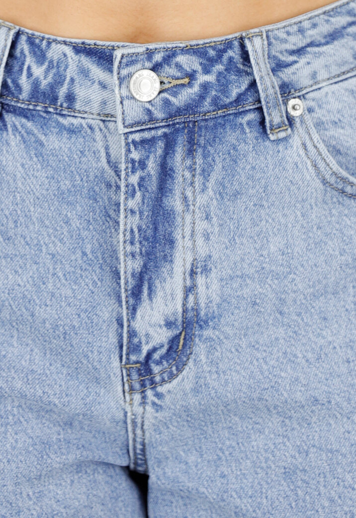 Lichtblauwe Denim Bermuda Shorts met Rechte Pijpen en Zakken