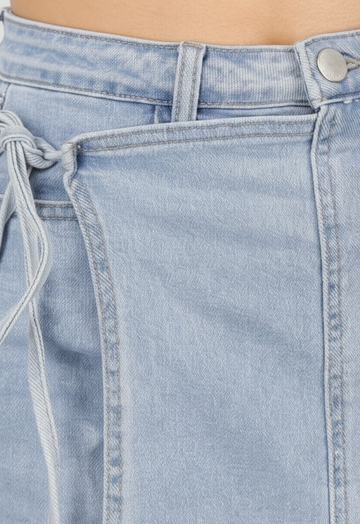 Lichtblauwe Denim Skort met Overslag en Striksluiting