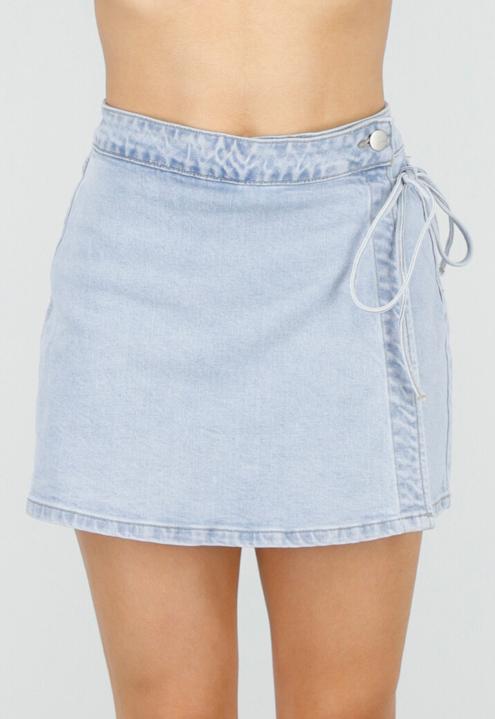 Lichtblauwe Denim Skort met Overslag, Striksluiting en Hoge Taille