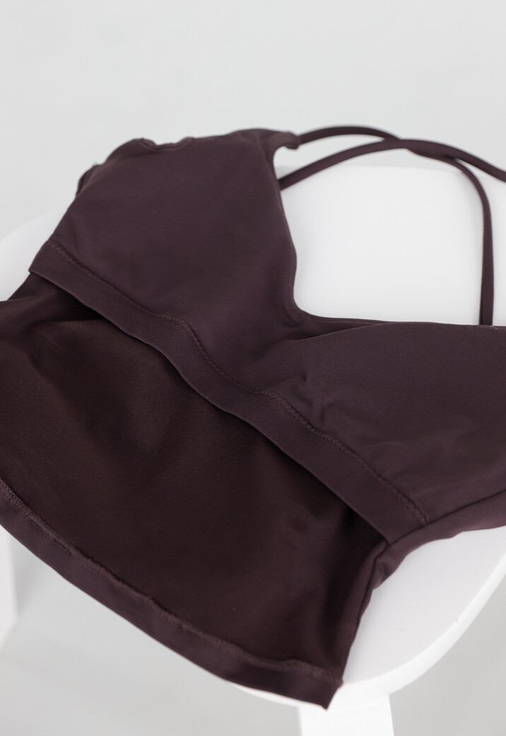 Aubergine Sport Crop Top met Kruisbandjes en Pads