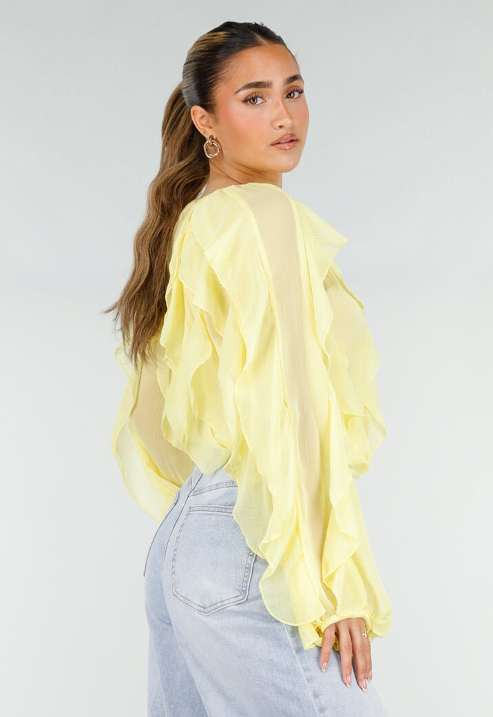Gele Chiffon Blouse met Ruffles Lange Mouwen en Knopen