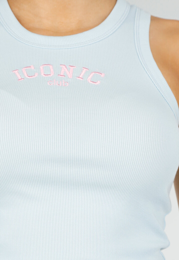 Lichtblauwe Rib Tanktop met Roze Tekst en Aansluitende Pasvorm
