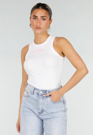 Witte Rib Tanktop met Roze Tekst