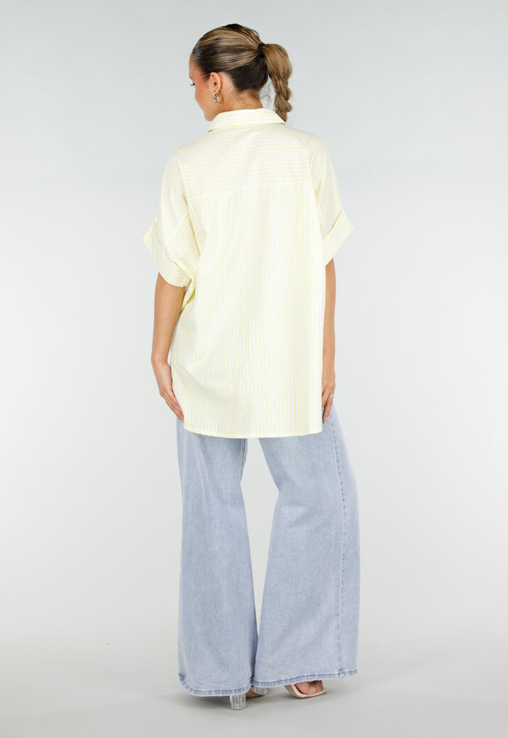 Lichtgele Gestreepte Oversized Blouse met Kraag en Korte Mouwen