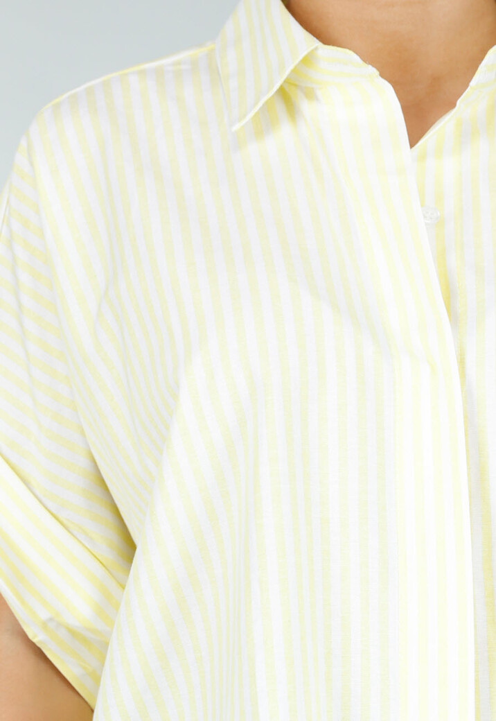 Lichtgele Gestreepte Oversized Blouse met Kraag en Korte Mouwen