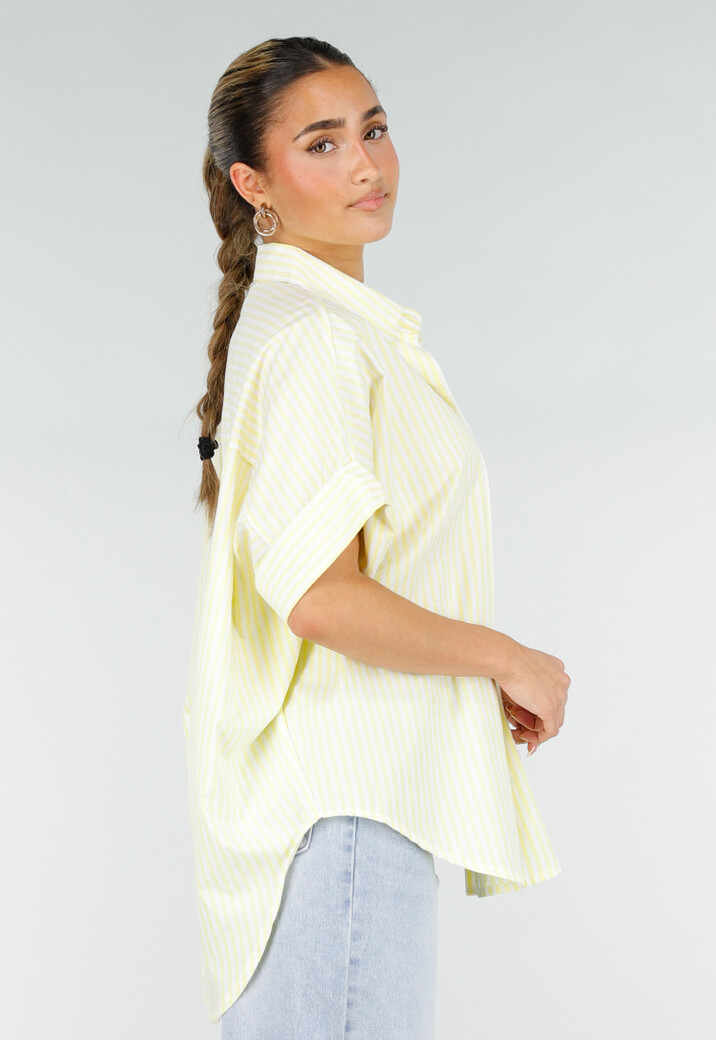 Lichtgele Gestreepte Oversized Blouse met Kraag en Korte Mouwen
