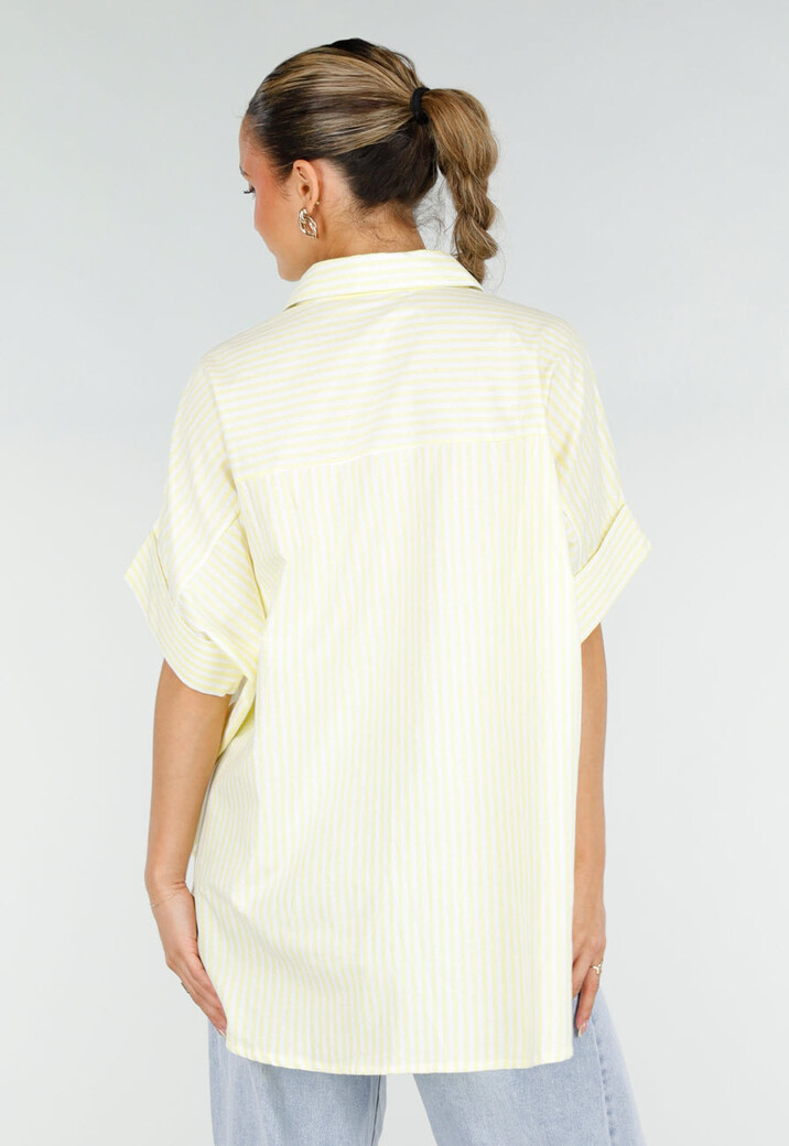 Lichtgele Gestreepte Oversized Blouse met Kraag en Korte Mouwen