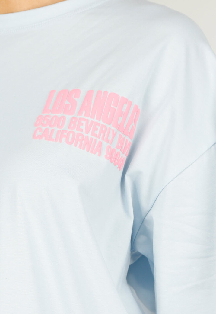 Lichtblauw T-shirt met Roze Print en Korte Mouwen en Ronde Hals