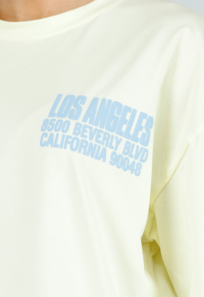 Lichtgeel Oversized T-shirt met Blauwe Tekst en Korte Mouwen