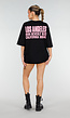 Zwart Oversized T-shirt met Roze Tekst en Korte Mouwen
