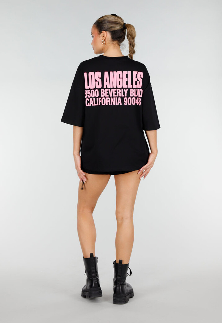 Zwart Oversized T-shirt met Roze Tekst en Korte Mouwen