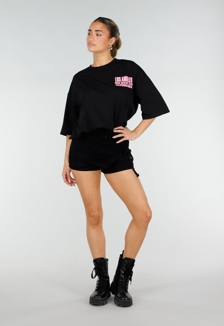 Zwart Oversized T-shirt met Roze Tekst en Korte Mouwen