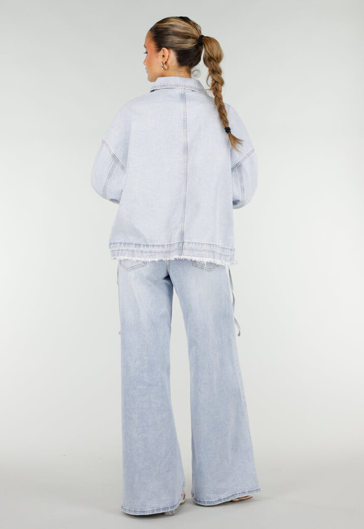 Lichtblauwe Denim Jas met Klepzakken, Drukknoopsluiting en Trekkoorden