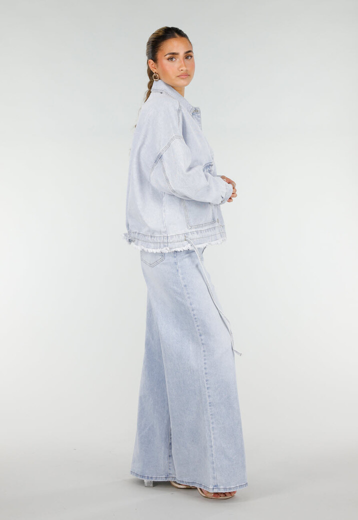 Lichtblauwe Denim Jas met Klepzakken, Drukknoopsluiting en Trekkoorden