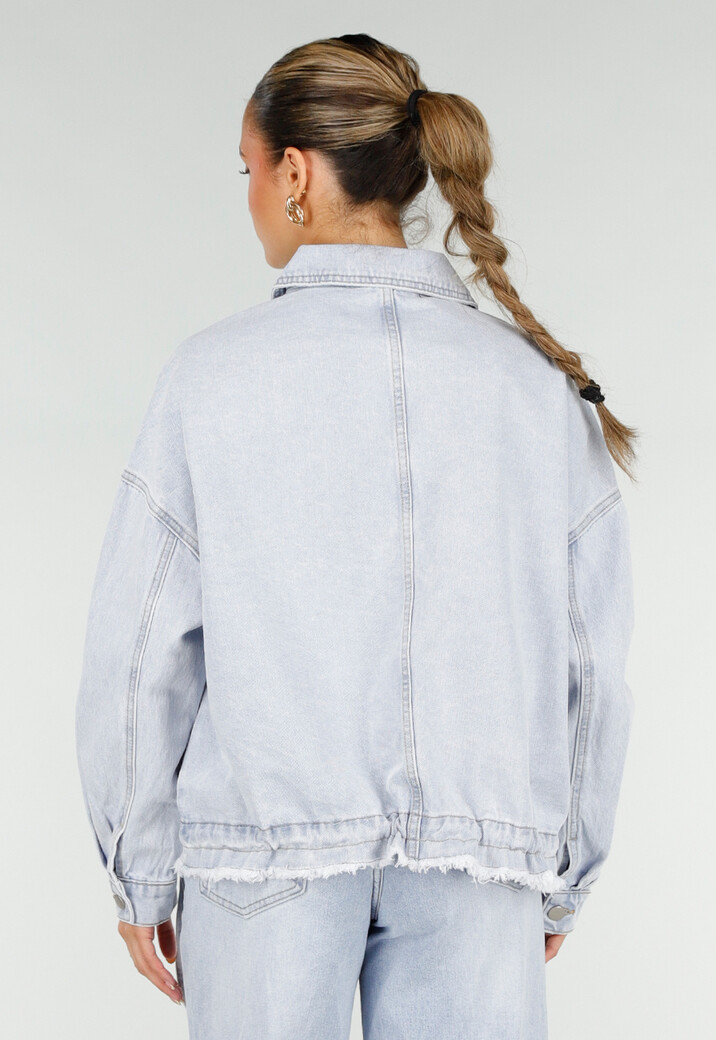 Lichtblauwe Denim Jas met Klepzakken, Drukknoopsluiting en Trekkoorden