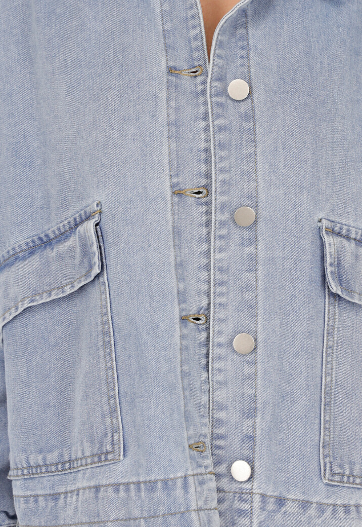 Blauwe Denim Jas met Klepzakken, Trekkoord en Knoopsluiting