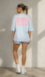 Lichtblauw T-shirt met Roze Print en Korte Mouwen en Ronde Hals