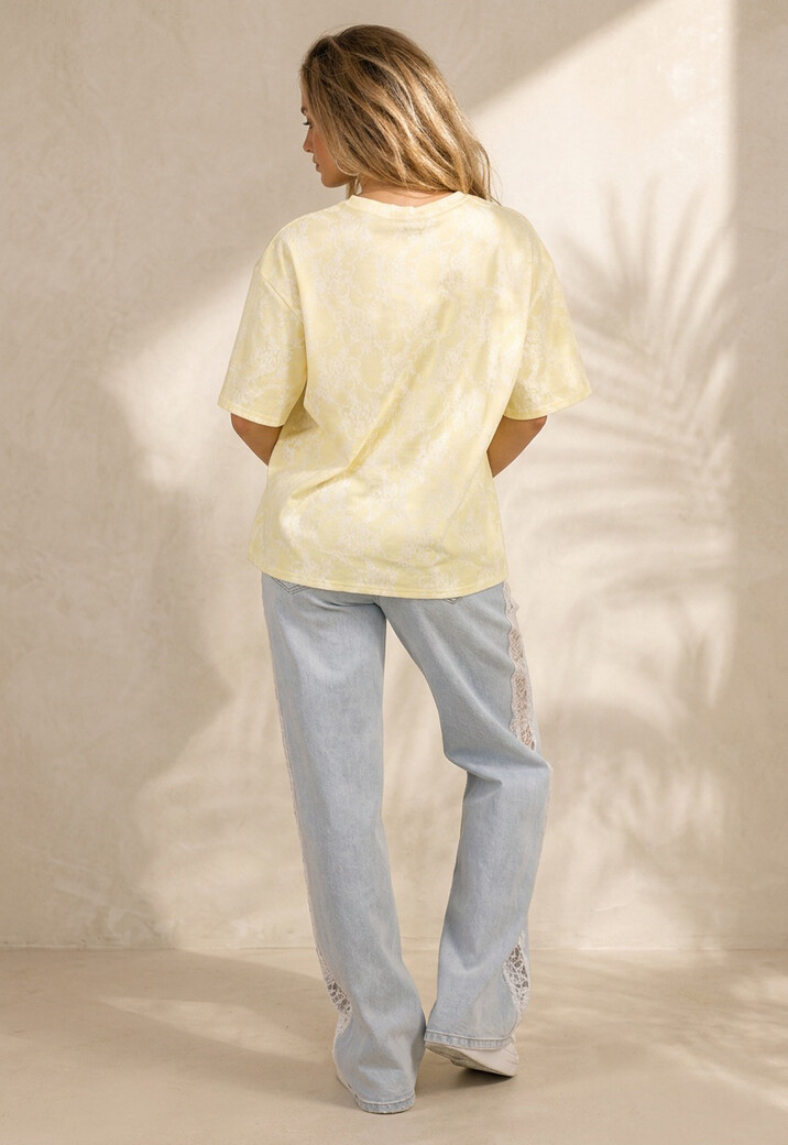 Butter Yellow Kanten T-shirt met Korte Mouwen en Ronde Hals