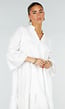 Witte Midi Jurk met V-hals en Ruffle Details