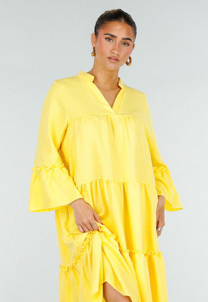 Gele Midi Jurk met V-hals en Ruffle Details
