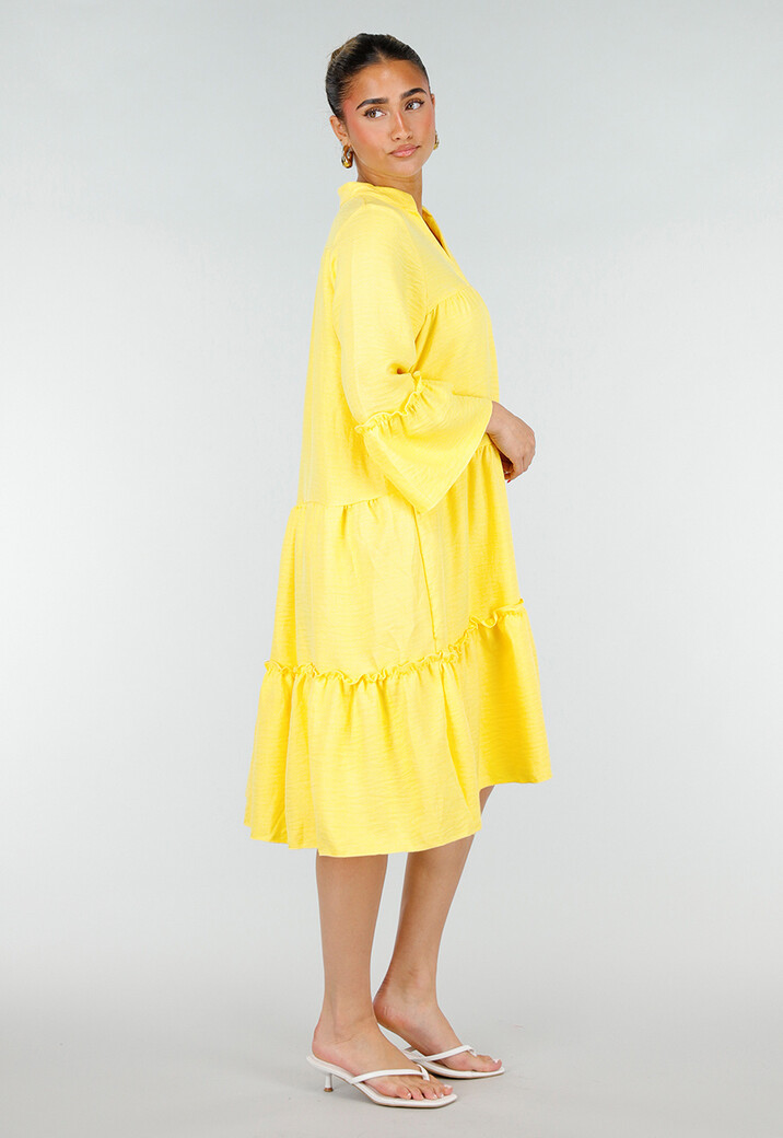 Gele Midi Jurk met V-hals en Ruffle Details