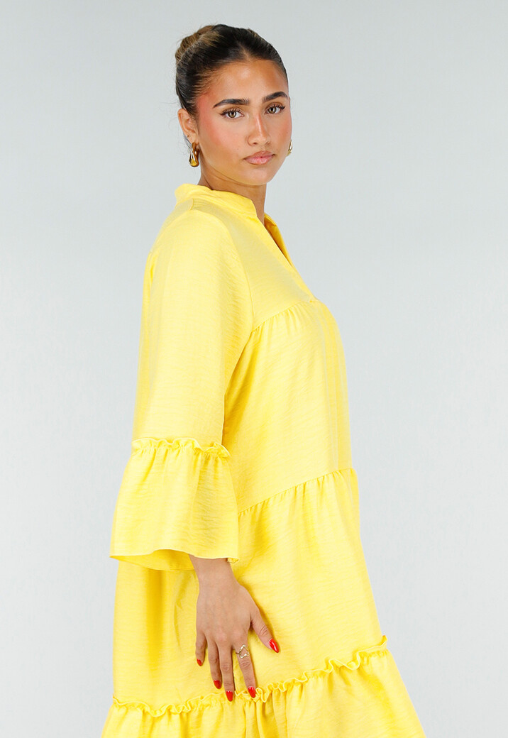 Gele Midi Jurk met V-hals en Ruffle Details