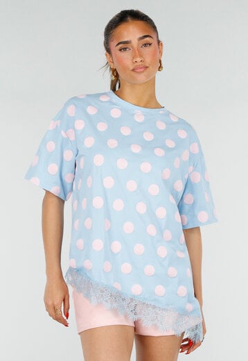 Lichtblauw T-Shirt met Roze Stippen