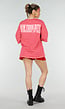 Roze Rode Gestreepte Oversized T-shirt met Tekstprint