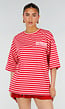 Roze Rode Gestreepte Oversized T-shirt met Tekstprint
