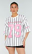 Wit Oversized Baseball T-Shirt met Roze Cijferprint en Strepen