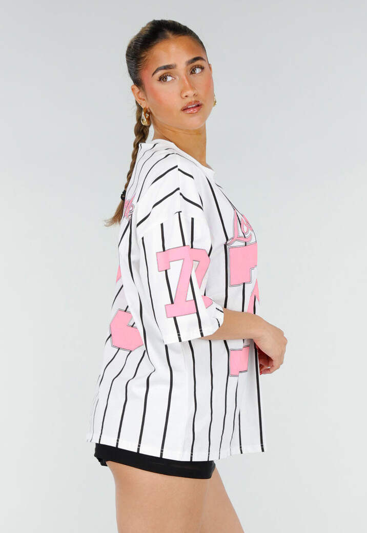 Wit Oversized Baseball T-Shirt met Roze Cijferprint en Strepen