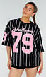 Oversized Zwart Jersey Shirt met Roze Print en Strepen