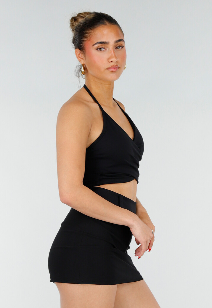 Zwarte Stretch Crop Top met Halterbandjes en Push Up Pads