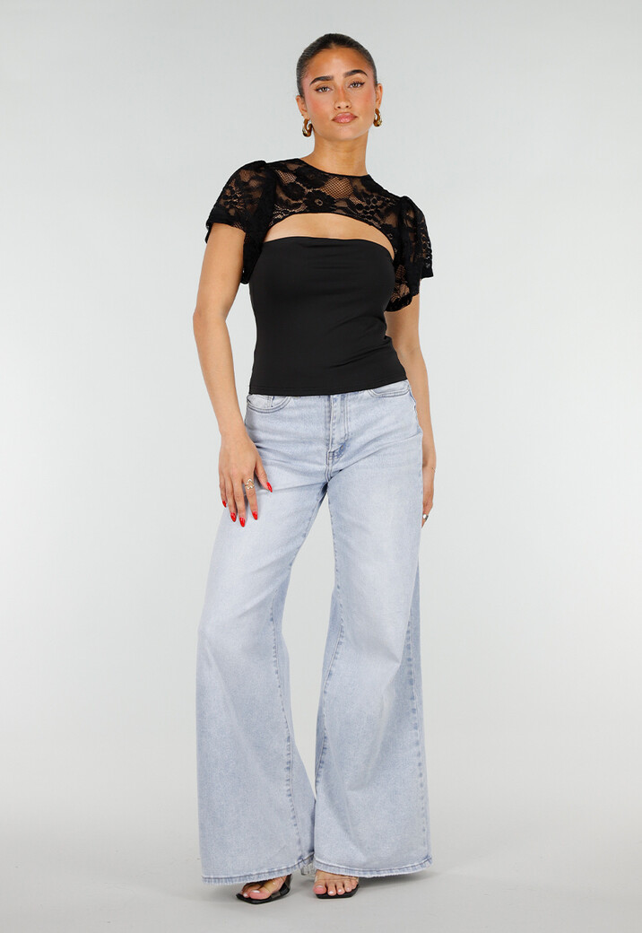 Zwarte Top met Kant Details en Korte Mouwen