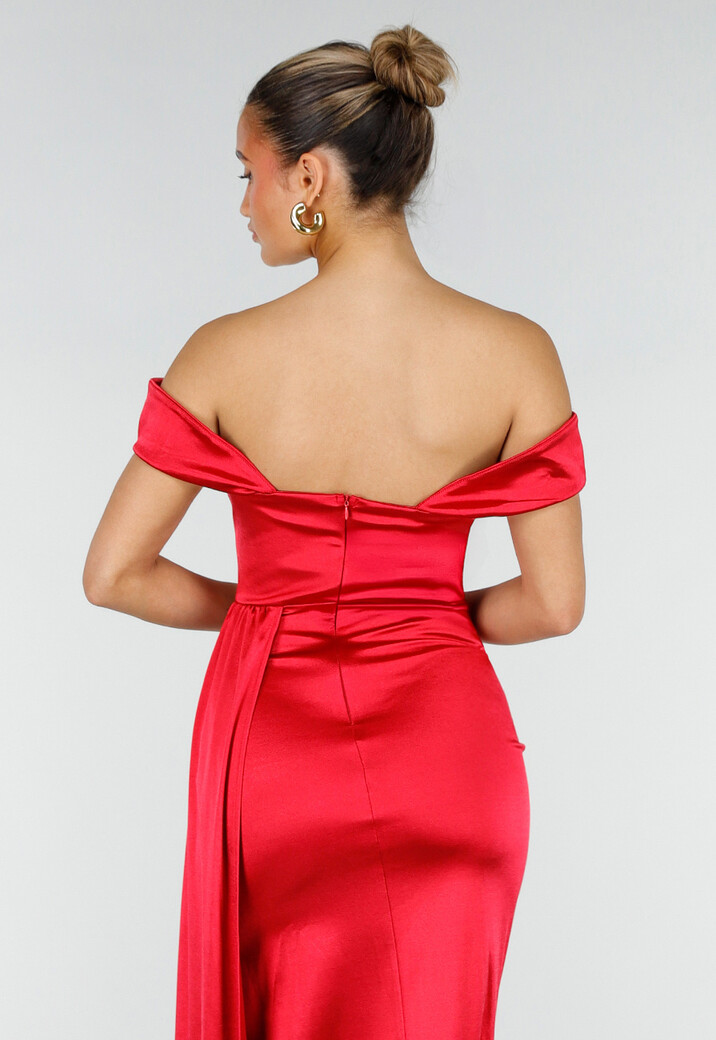 Rode Stretch Satijnen Off Shoulder Maxi Jurk met Split