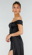 Zwarte Satin Off Shoulder Galajurk met Split