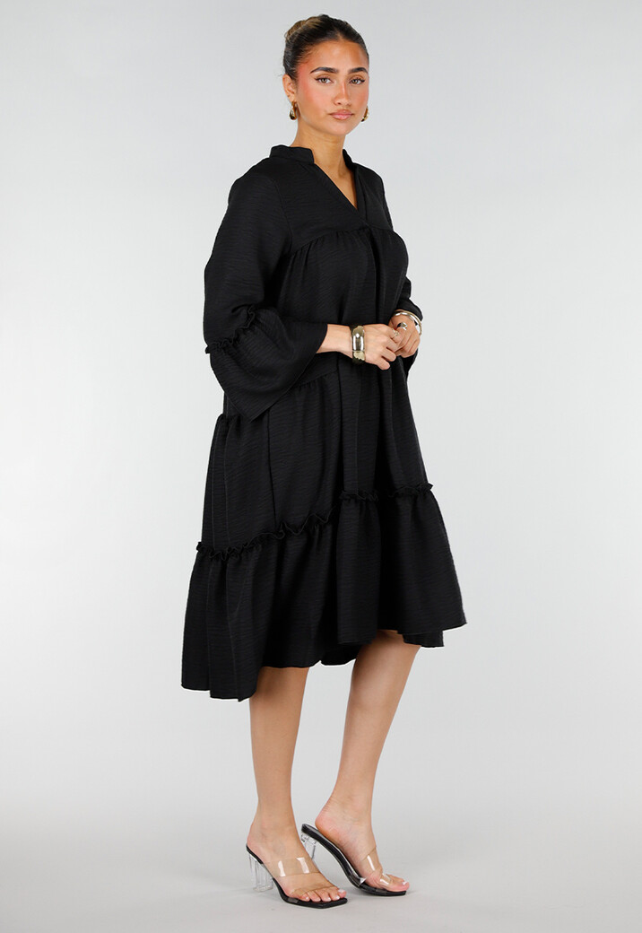 Zwarte Midi Jurk met V-Hals en Ruffle Details