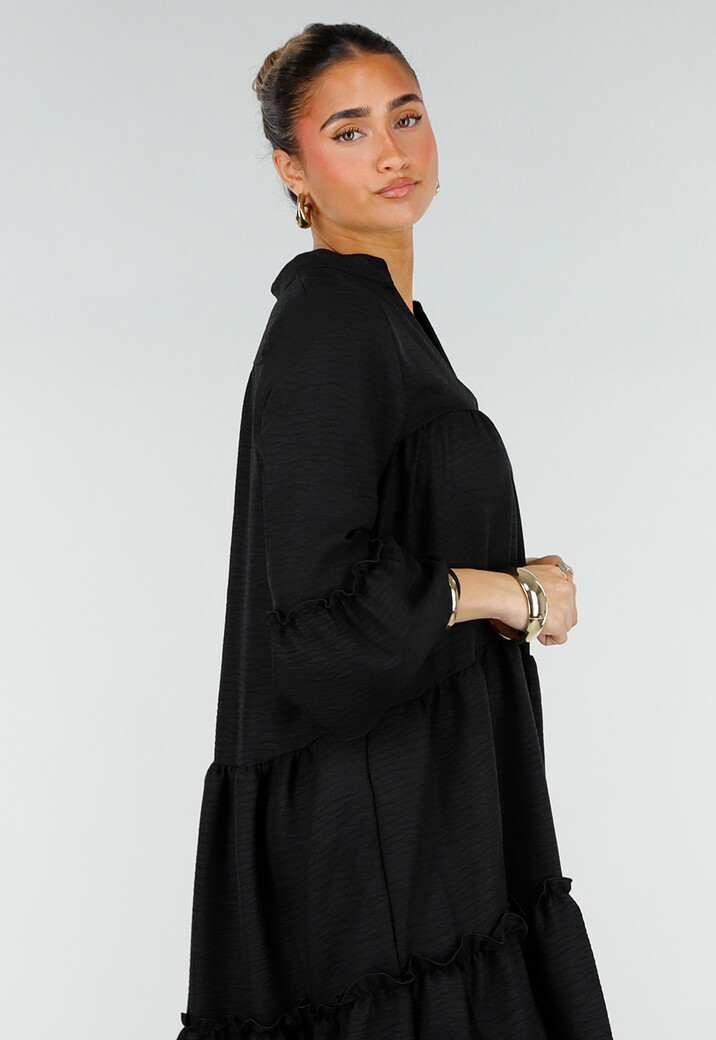 Zwarte Midi Jurk met V-Hals en Ruffle Details