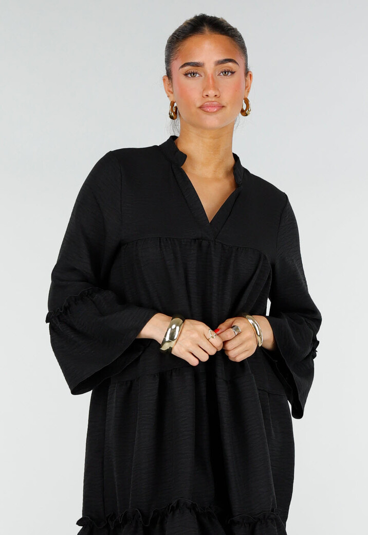 Zwarte Midi Jurk met V-Hals en Ruffle Details